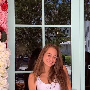 Meet your Posher, Isabella